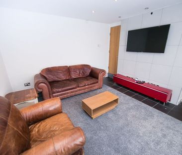 Harold Walk, Hyde Park, Leeds - Photo 1