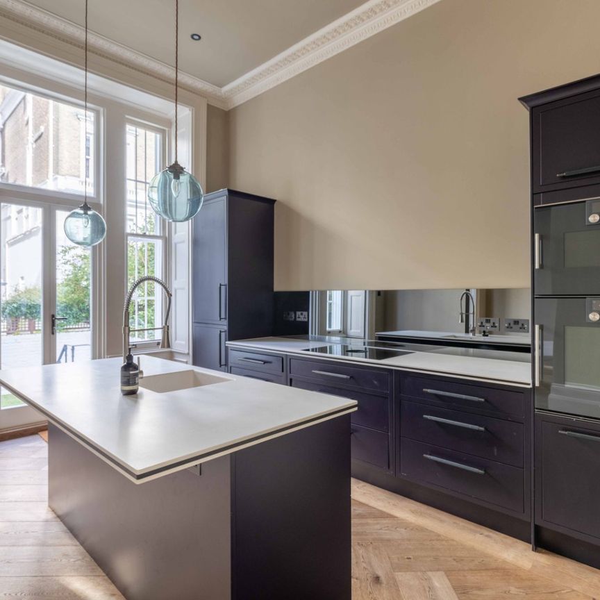 Phillimore Place, Kensington, W8 - Photo 1