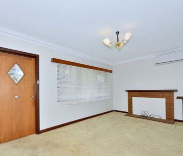 Centrally Located Family Home! - Photo 4