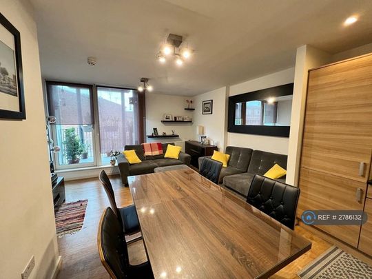 2 bedroom flat to rent - Photo 1