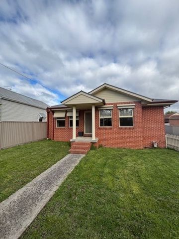 Freshly Updated, 3 Bedroom, 2 Bathroom - Photo 2
