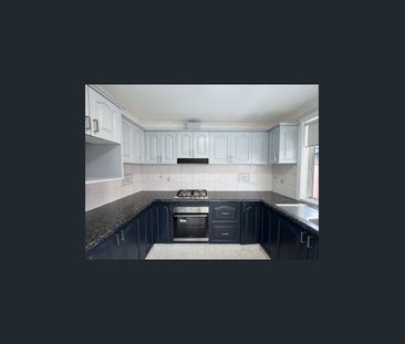 SPACIOUS FAMILY HOME - Photo 3