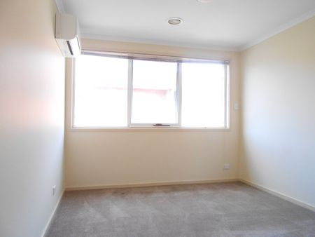 32 Mary Street, Clayton VIC 3168 - Townhouse For Rent | Domain - Photo 4
