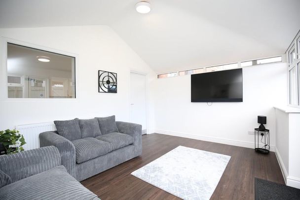 1 bedroom in a house share to rent - Photo 1