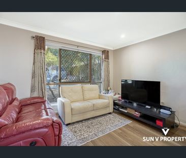 Spacious Single-Level Villa with Large Backyard – Walk to Shopping ... - Photo 2