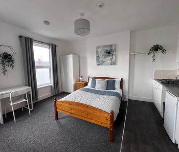 Room in a Shared House, Bedford Road, RG1 - Photo 3