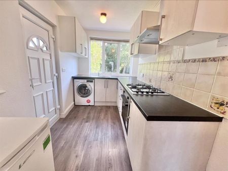 3 bedroom semi-detached house to rent - Photo 3