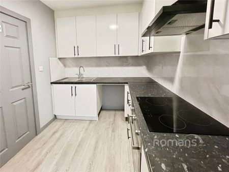 1 bedroom in a house share to rent - Photo 4