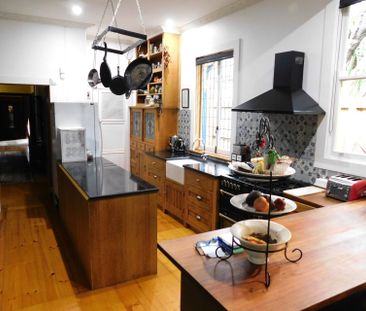 FULLY FURNISHED THREE BEDROOM HOME IN FASHIONABLE SOLDIERS HILL - Photo 4