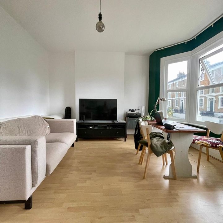 2 Bed Semi-Detached House, Woodhill, SE18 - Photo 1