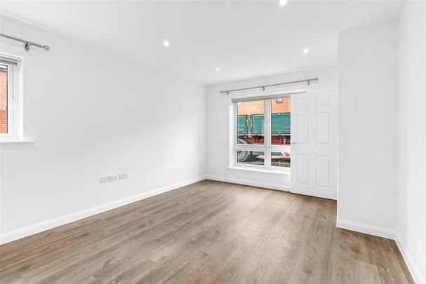 3 bedroom semi-detached house to rent - Photo 1