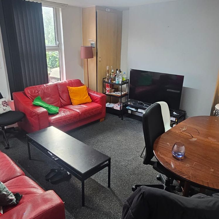 7 Bed - 27 Ashville Road, Hyde Park, Leeds - LS6 1NA - Student - Photo 1
