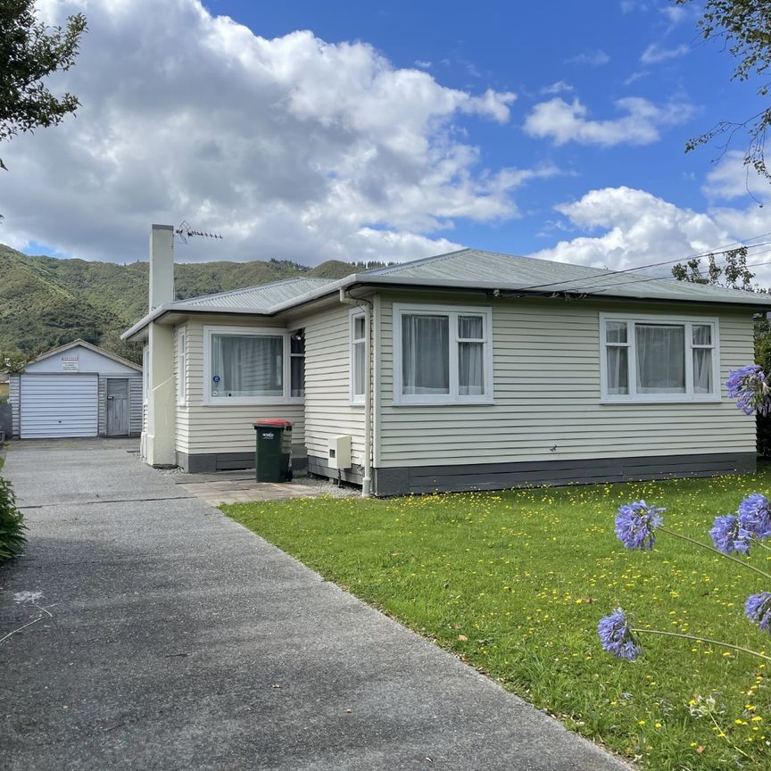 Wainuiomata Living - Photo 1