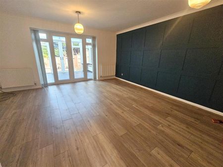 3 bedroom terraced house to rent - Photo 3