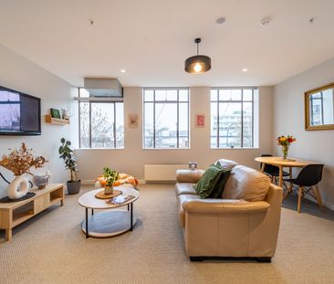 HUTT CENTRAL GEM – SUN-FILLED & SUPERBLY LOCATED! - Photo 6