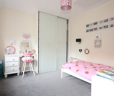 Hermitage Road, Woking - Photo 3