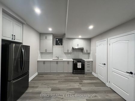 Detached Home For Lease | W8098860 - Photo 5