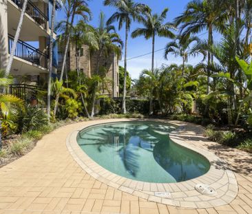 TWO BEDROOM, TWO BATHROOM, TWO CAR ACCOM WITH POOL - WALK TO BEACH - Photo 3