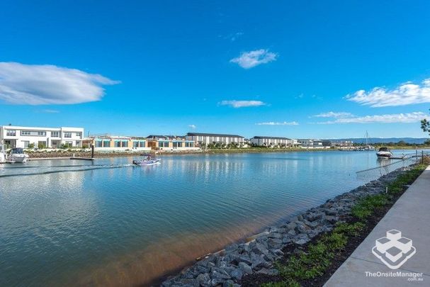 Modern Coastal Living in Hope Island - Photo 1