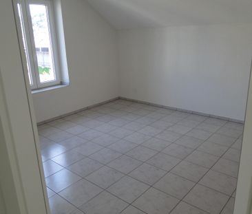 Per sofort zu vermieten: Moderne 4.5 Zi-Wohnung mit Gartenanteil un... - Photo 2