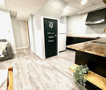 For Lease - 16 Eastman Crescent, Newmarket, Ontario - Photo 1