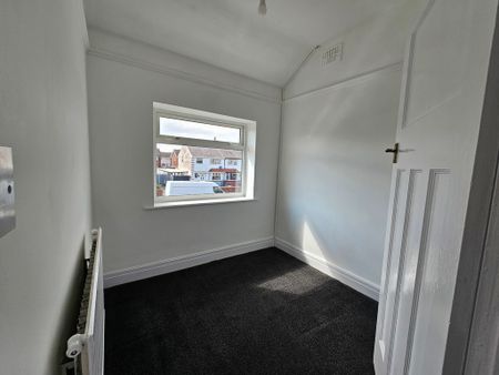To Let 3 Bed Semi-Detached House - Photo 5