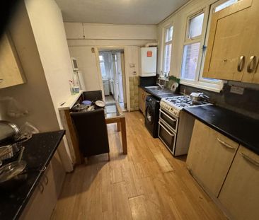House share to rent - Photo 2