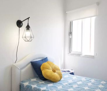 Room in a shared 4-bedroom apartment for rent in Amadora, all bills included - Foto 1
