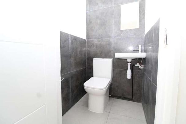 Crestway, Chatham, ME5 - Photo 1