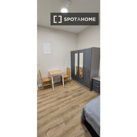 Room in shared apartment for rent in Inns Quay, Dublin - Photo 1