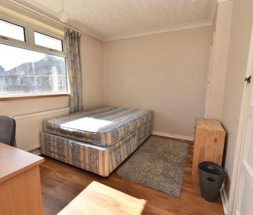 4 bedroom semi-detached house to rent - Photo 5