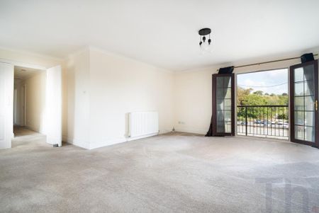 3 bedroom flat to rent - Photo 2