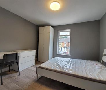 1 bedroom Flat To Let - Photo 2