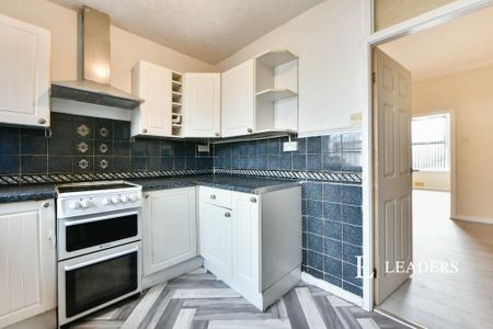 3 bedroom terraced house to rent - Photo 5