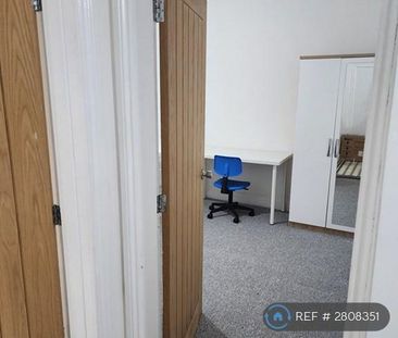 4 bedroom terraced house to rent - Photo 3