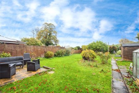 3 bedroom detached house to rent - Photo 5