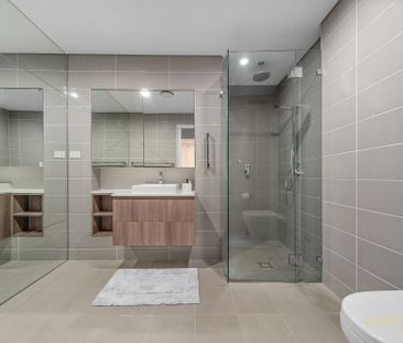 Luxurious Fully Furnished Modern 2-Bedroom Apartment with Waterfron... - Photo 4