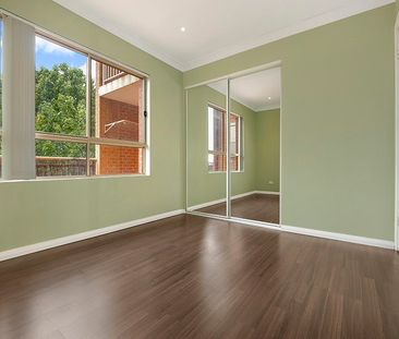 "Generously Sized Two-Bedroom Apartment Featuring a Vast Private Ba... - Photo 1