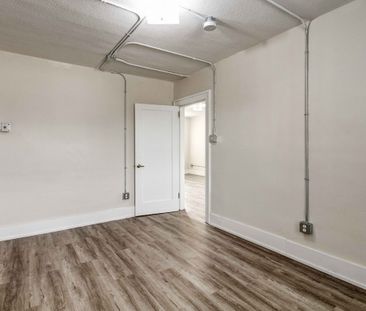 Renovated Suite - 1 Bedroom - Photo 3