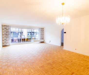 Ruim 1 slaapkamer-appartement met terras en garagebox! - Photo 3