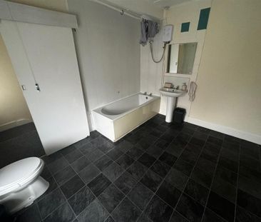 2 bedroom end of terrace house to rent - Photo 6