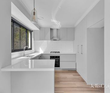 Fully Renovated Five Bedroom Family Home in Prime Glen Waverley Loc... - Photo 5