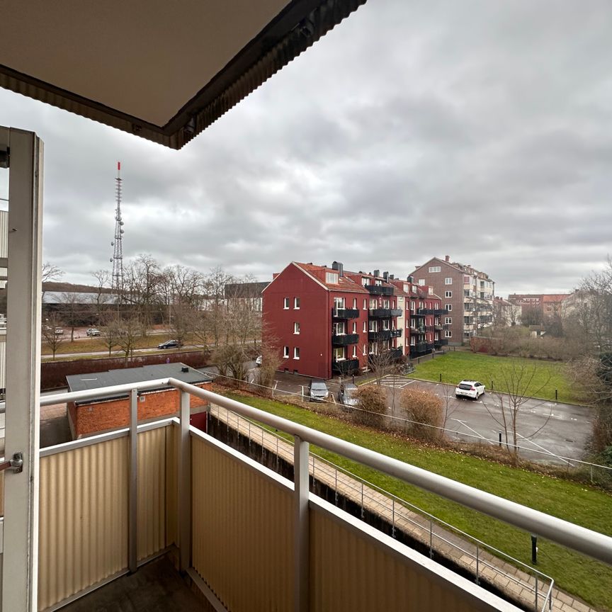 Fredriksdalsplatsen 6 – 3 rok (lgh 1202) - Foto 1