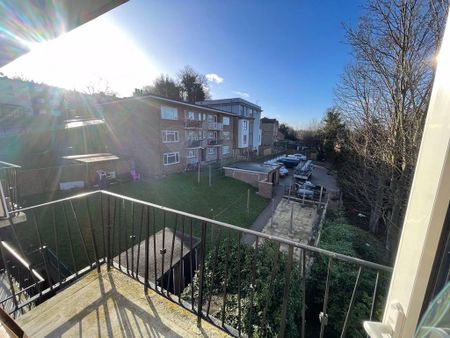 2 bedroom flat to rent - Photo 3