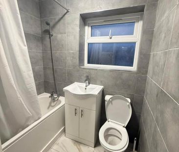 3 bedroom flat to rent - Photo 5