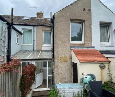 3 bedroom terraced house to rent - Photo 2