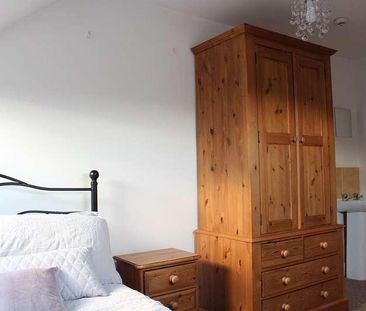 Bedroom Detached House In Winton, BH9 - Photo 1