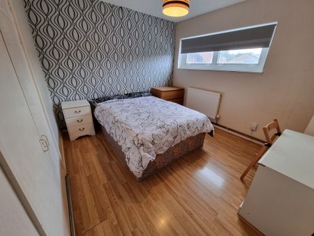 3 Bed Student Accommodation - Photo 2