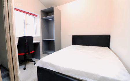 Entire Place·4B4B··1·11A Lower Ford Street - Photo 3