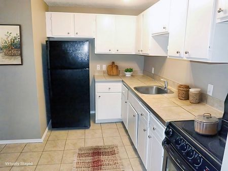 Capricorn Apartments - Photo 5